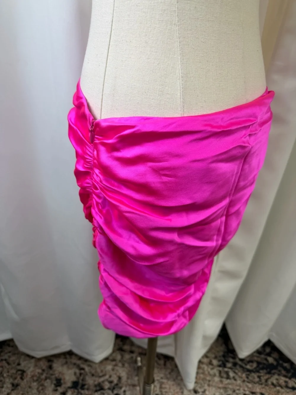 NWT Michelle Mason ‘Ruched Silk-Satin Mini Skirt’ in “Bright Pink” Size 8